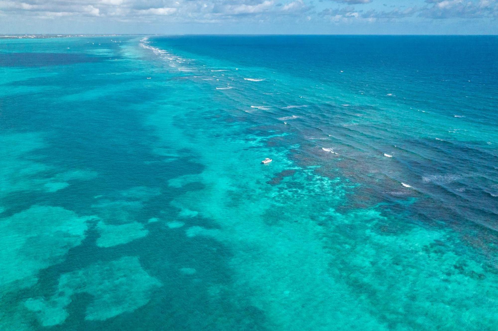 Margaritaville Beach Resort Ambergris Caye - Belize サン・ペドロ エクステリア 写真